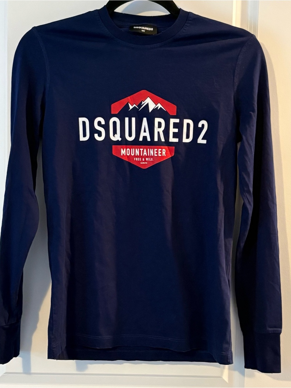 DSQUARED2 Navy Long-Sleeve Mountaineer Logo Tee with Red & White Graphic